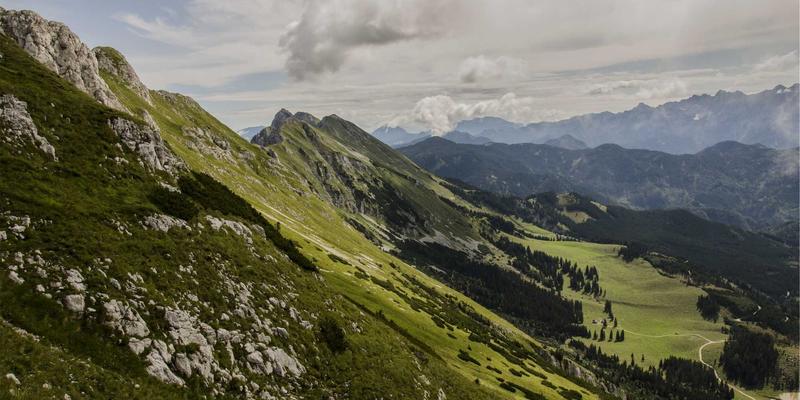 西班牙汽车冷却系统强化指南：专业安装机油冷却器与变速箱冷却器
