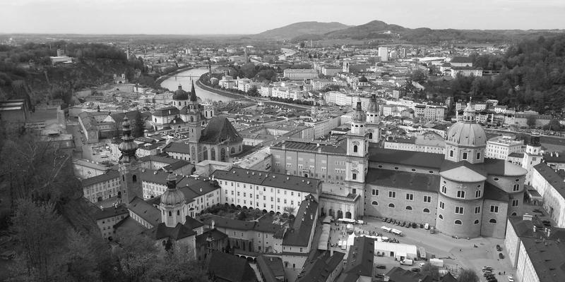 西班牙汽车碳纤维内饰件：轻量化工程与运动氛围的完美融合